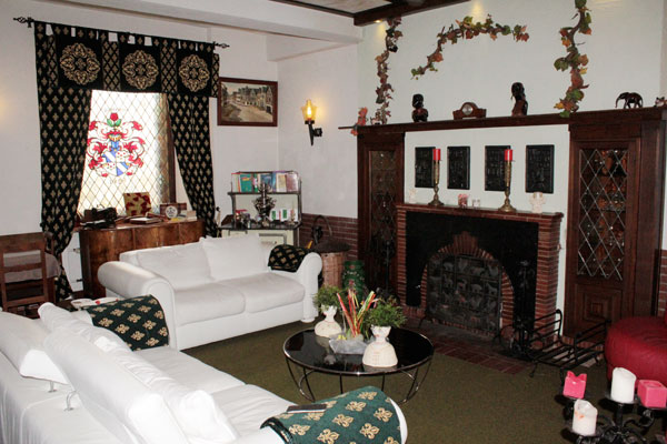 Simonis Hotel Fireplace Room